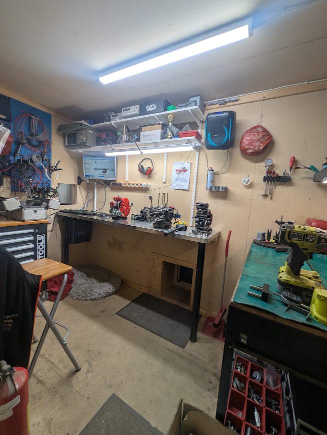 Verkstadsbänk med mät- och 3D-utrustning